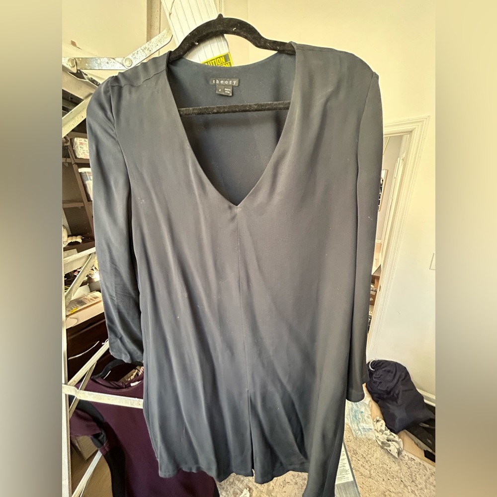 Theory dress size 4